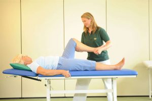 Physiotherapeutische Maßnahmen im Rahmen der Rehabilitation nach Knie OP